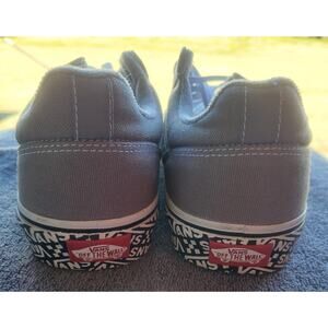 NWOB Men's Vans Lace-up Skate Shoes Size 8